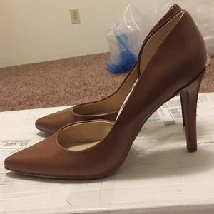Brand new*!!! Sleek brown heels